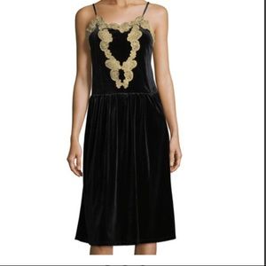Romeo & Juliet Couture Black Velvet Dress w/Lace